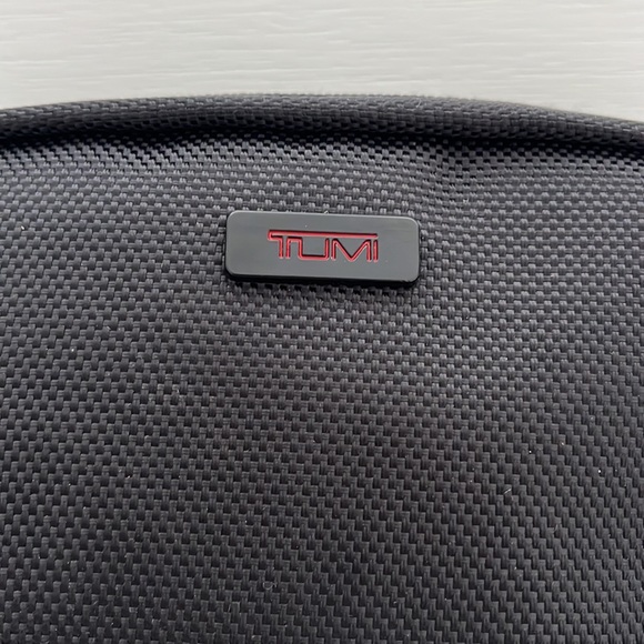 TUMI for Delta Amenity Kit - Picture 1 of 4